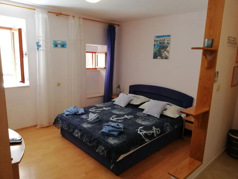 M & J Central Suites