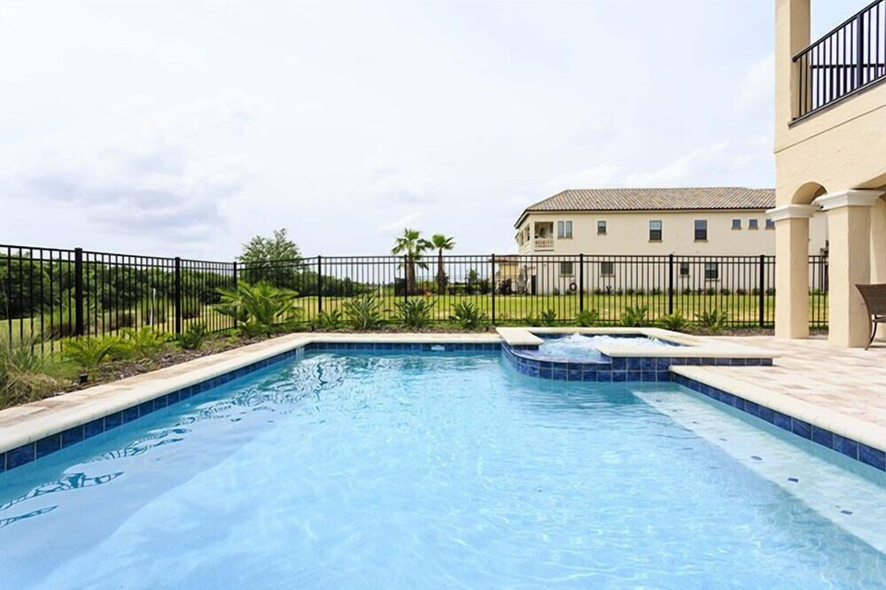 Villa W190 -with Beautiful Pool Deck- 5 Bedroom Villa