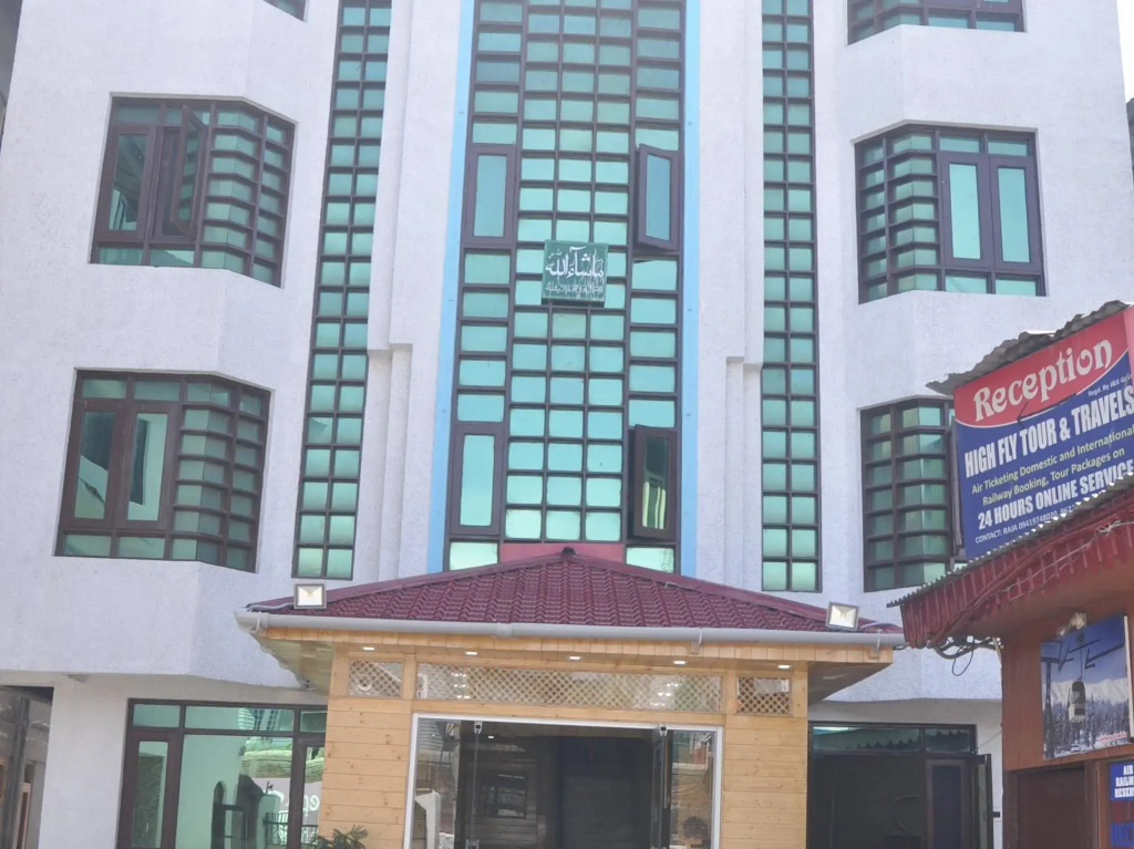OYO 18872 Hotel Azad
