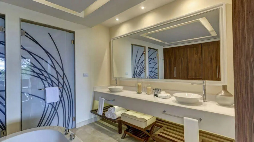 Breezes Grand Resort & Spa