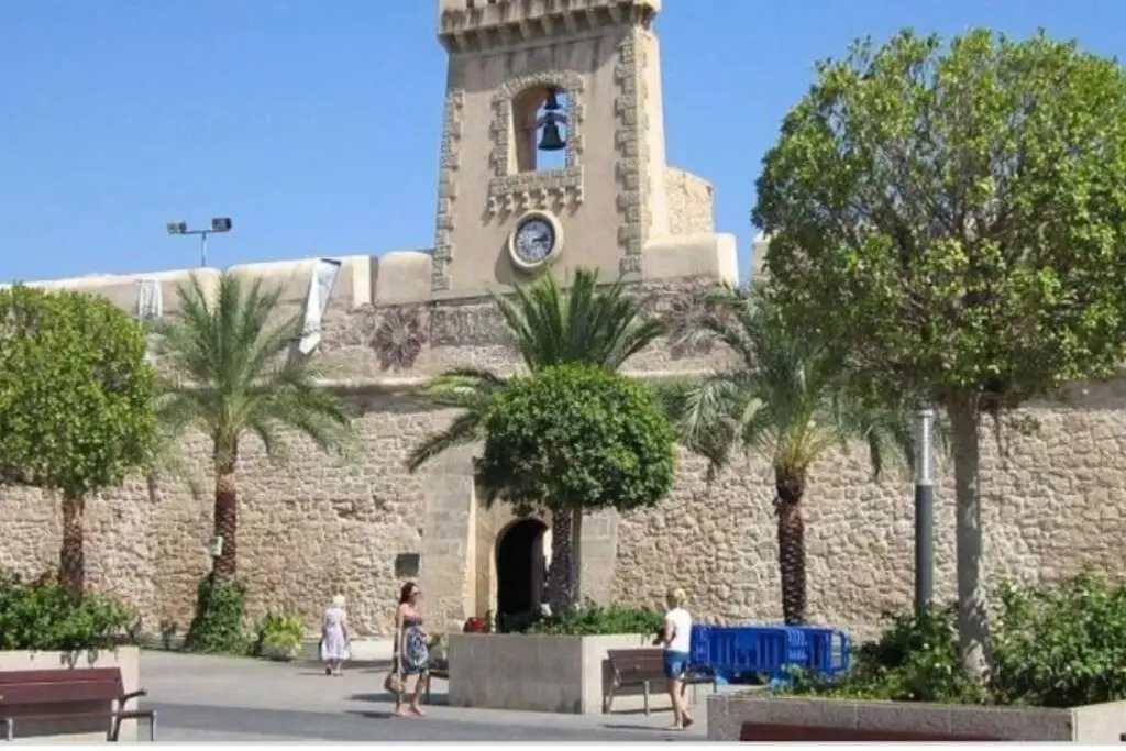 Modern huge appartement, just 100 m from the beach