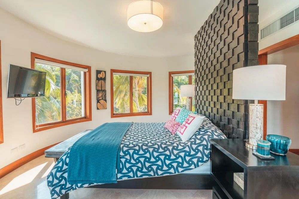 Penthouse w Jacuzzi and Ocean View Puerto Bahia
