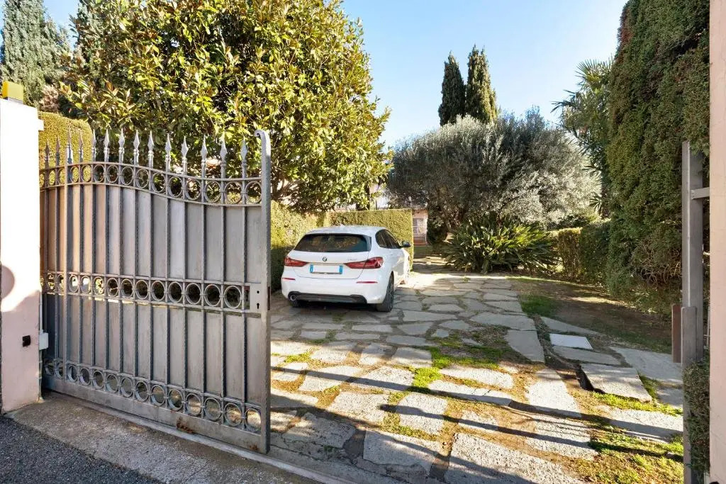 Home Charlene parking e patio