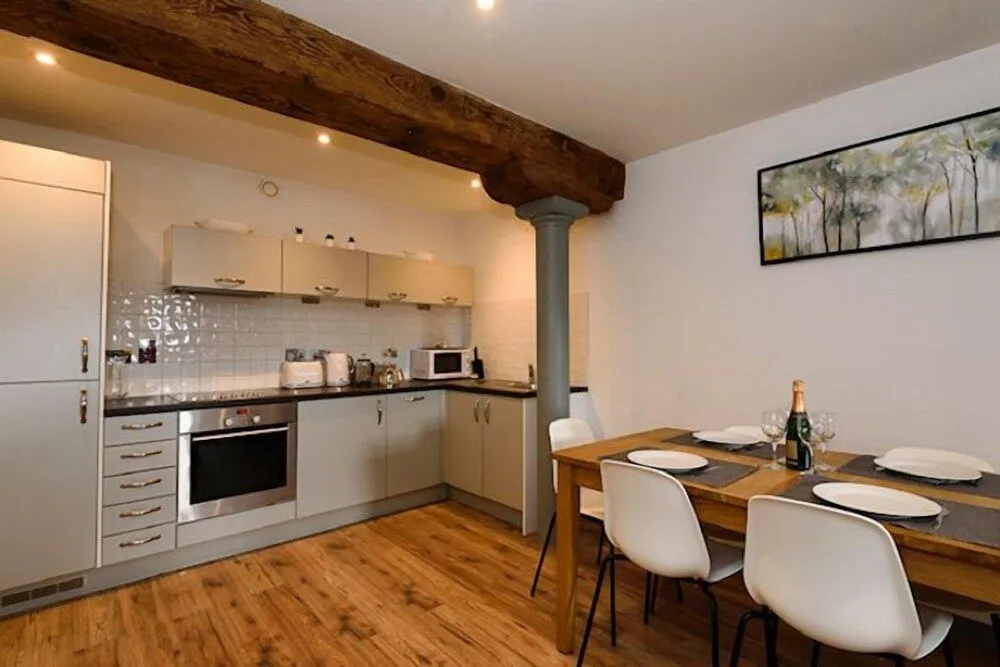 Karah Suites - Gloucester Docks