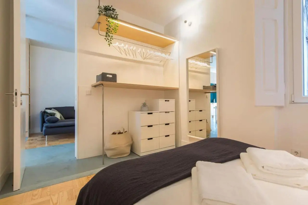 Brand new fully furnished hostel just 20 meters from Anjos metro station - 7