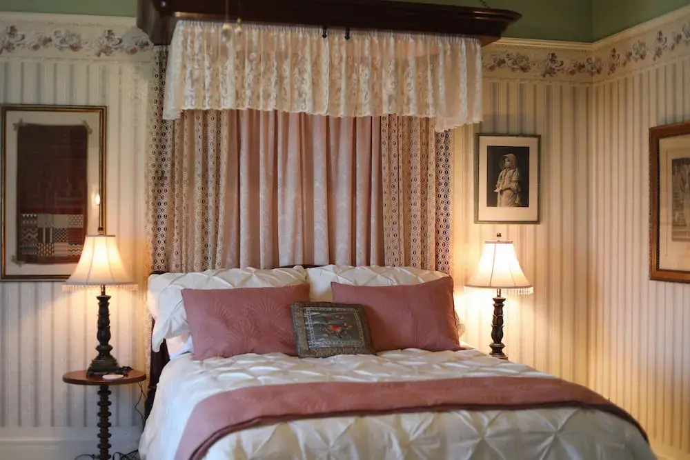 Adams Pragge House - Victorian Bed & Breakfast