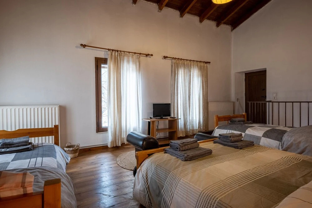 Walnut tree Villa Ano Archanes-10km from Heraklion