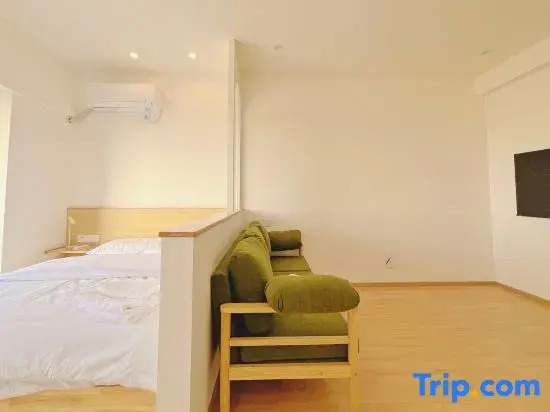 Tuwu Theme Apartment (Jiashan Railway Station Renmin Avenue)