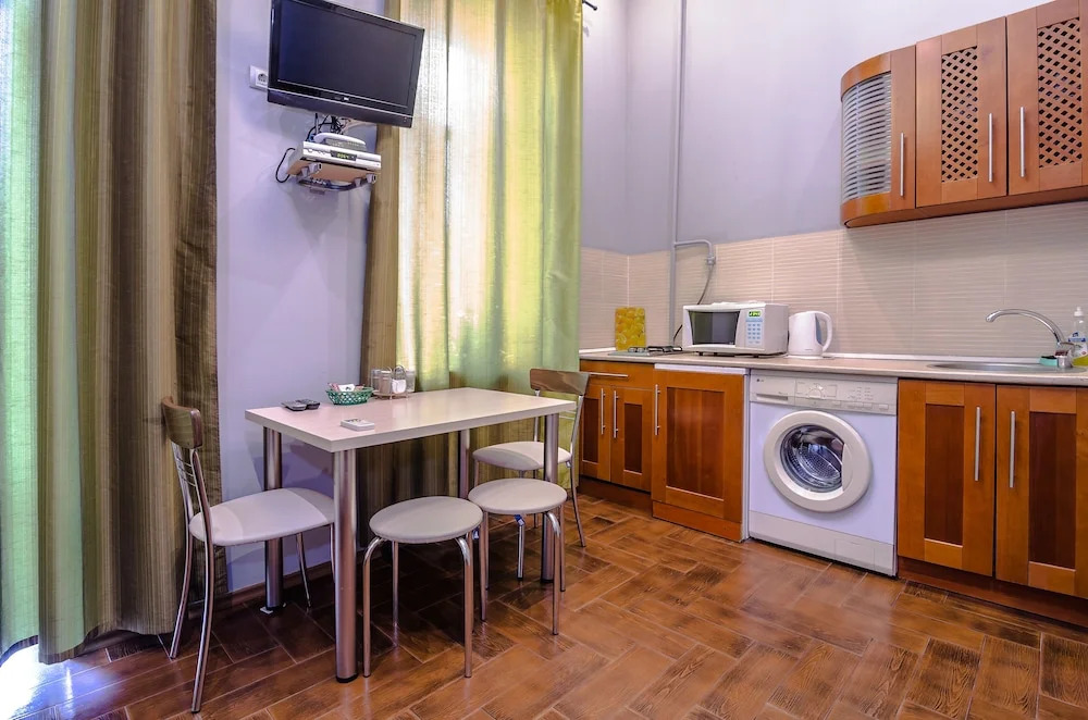 Luxrent apartments на Льва Толстого