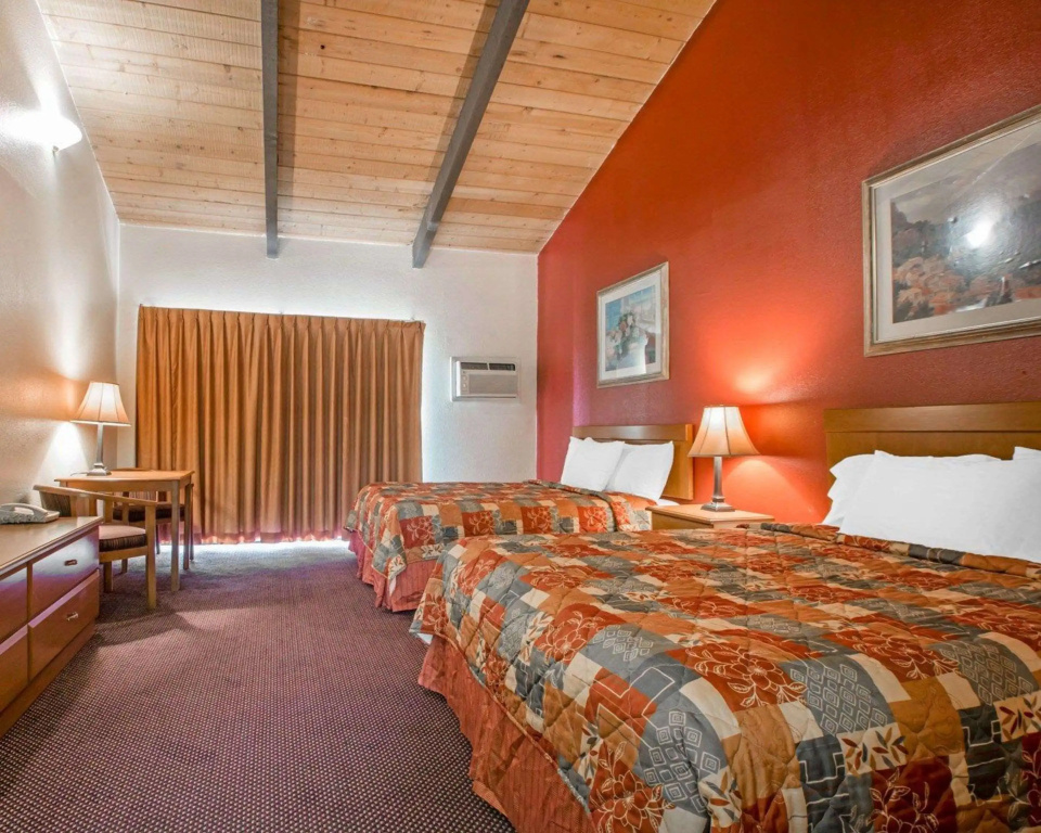 Rodeway Inn Fallbrook Downtown