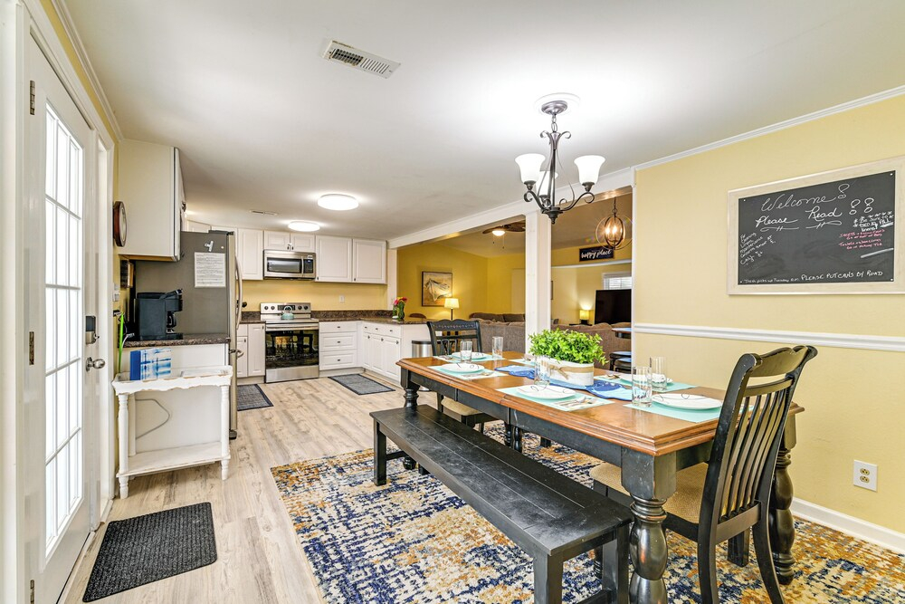 Walk to Ocean: Lovely Myrtle Beach Getaway