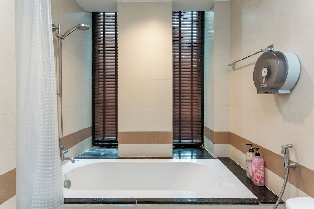 1BR Poolside Fisherman Village C272