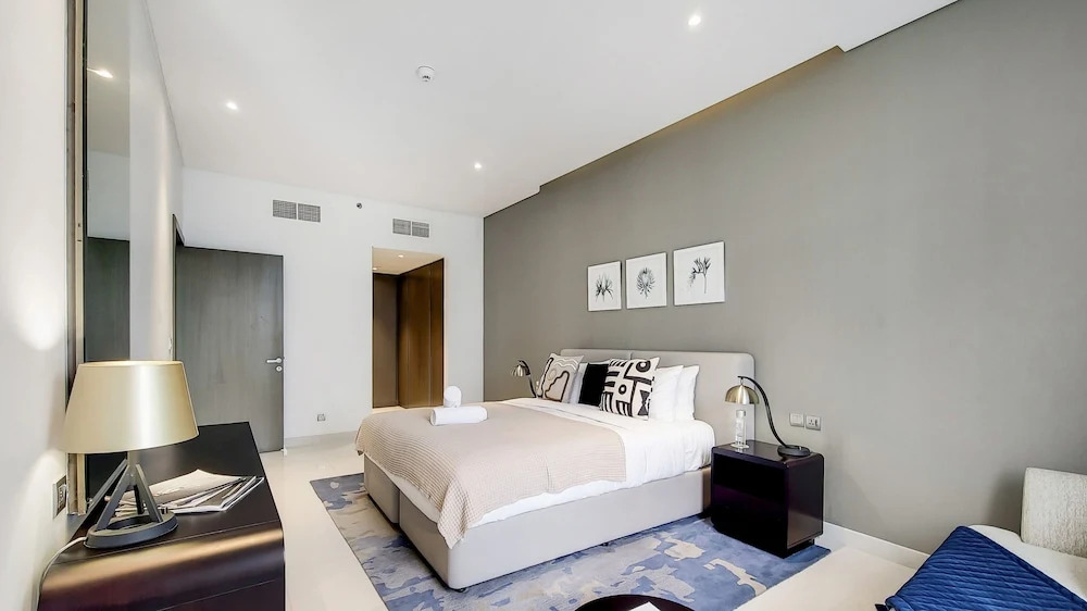 Manzil - 1BR in Business Bay w Burj & Canal Views
