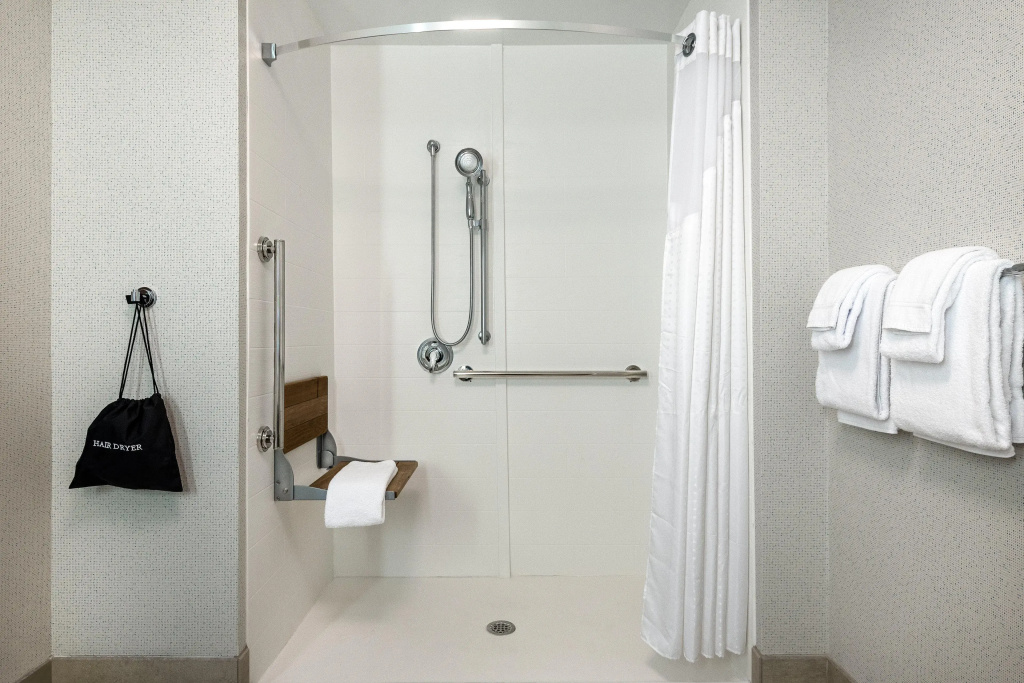 Holiday Inn Express Queensbury-Lake George Area by IHG