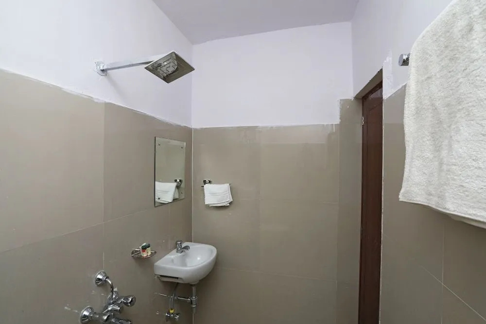 OYO 19556 Hotel Puri Inn