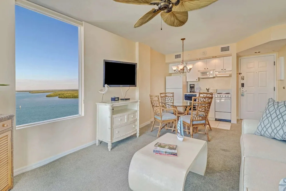 Lovers Key Resort 906
