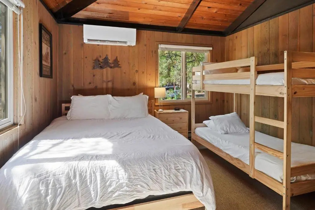 7 Grizzly-AC-Hot Tub-2BR/2BA
