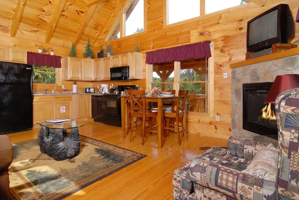 Mountain Lake Hideaway by Heritage Cabin Rentals