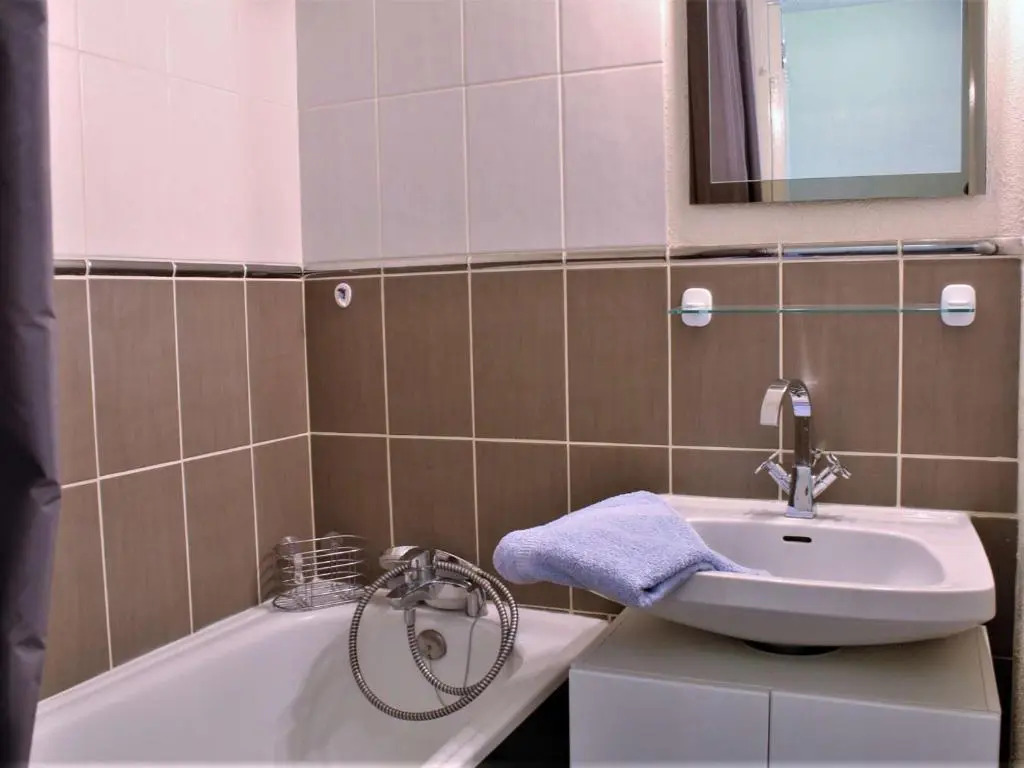 Appartement cosy 2 pièces avec balcon et accès piscine à Risoul - FR-1-330-164