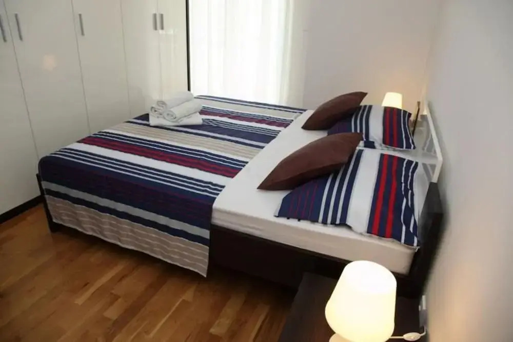 Apartment Toma - Comfort Two Bedroom Apartment With Terrace and Sea View