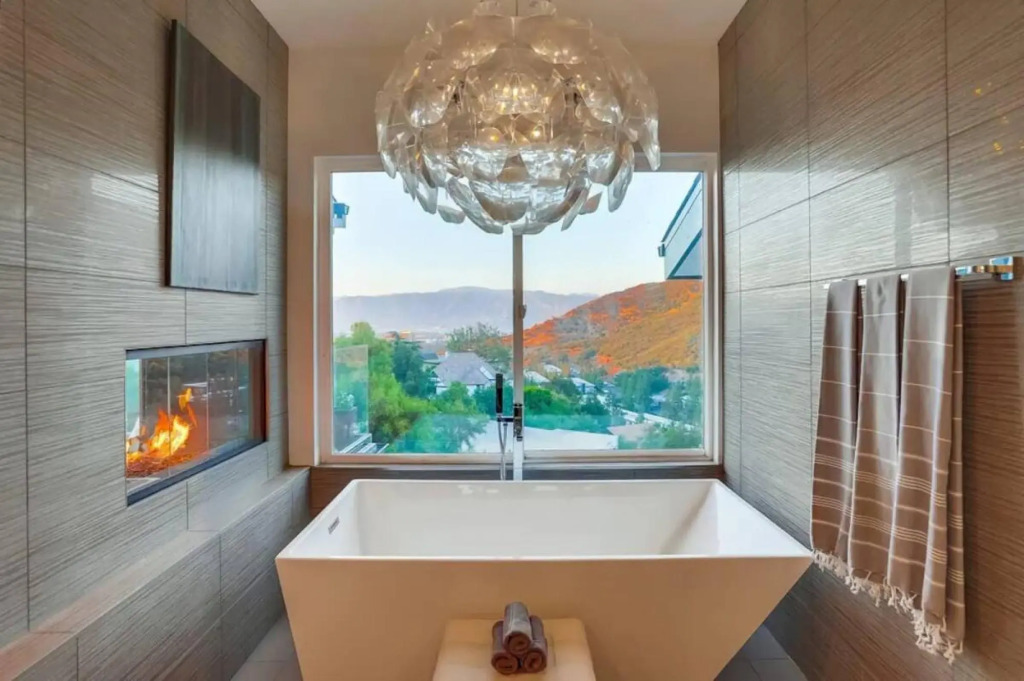 Troy Dr - Sleek & Modern Hollywood Hills Home With Stunning Views
