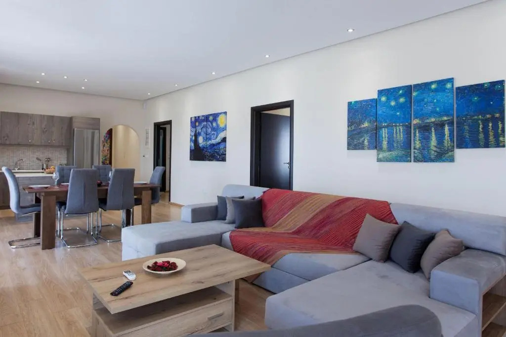 Luxurious 3-bdrm Seaside Retreat in Glyfada Fully Renovated