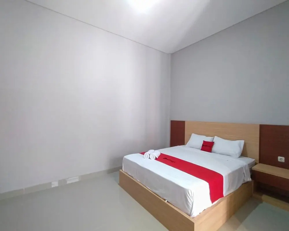 RedDoorz Syariah near Alun Alun Tegal 2