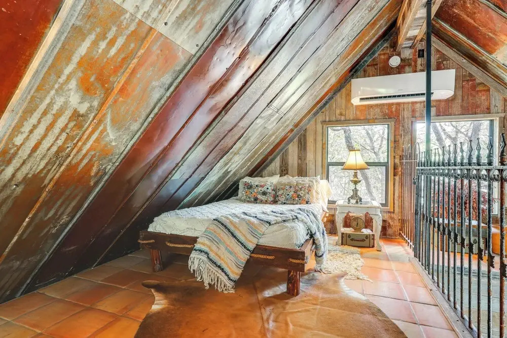 'horse Thief Inn' Cabin Retreat w/ Deck & Hot Tub!