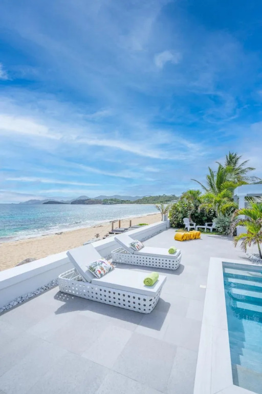 La Perla Bianca - 1 BR Beachfront Luxury Villa offering utmost privacy