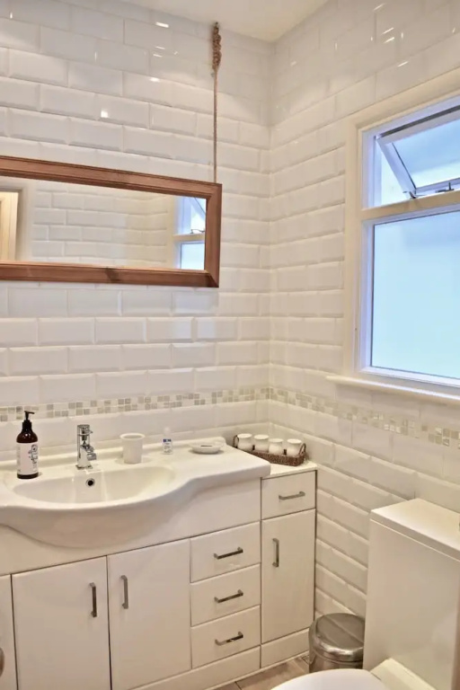 Spacious 1 Bedroom Flat Near The Beach