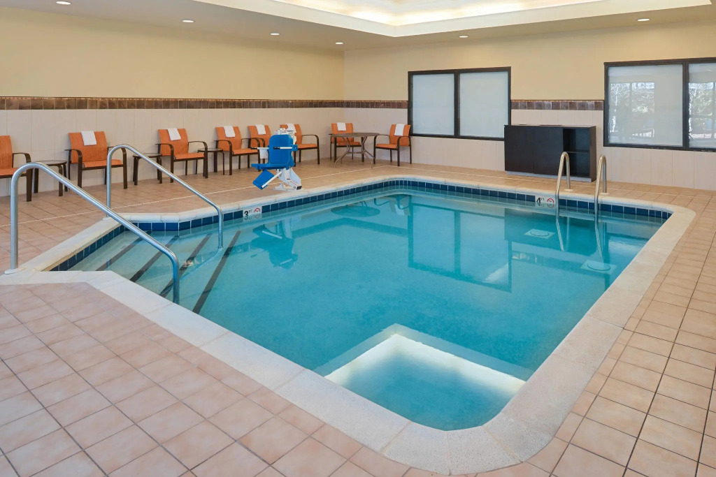 Country Inn & Suites by Radisson, Brown Deer - Milwaukee North