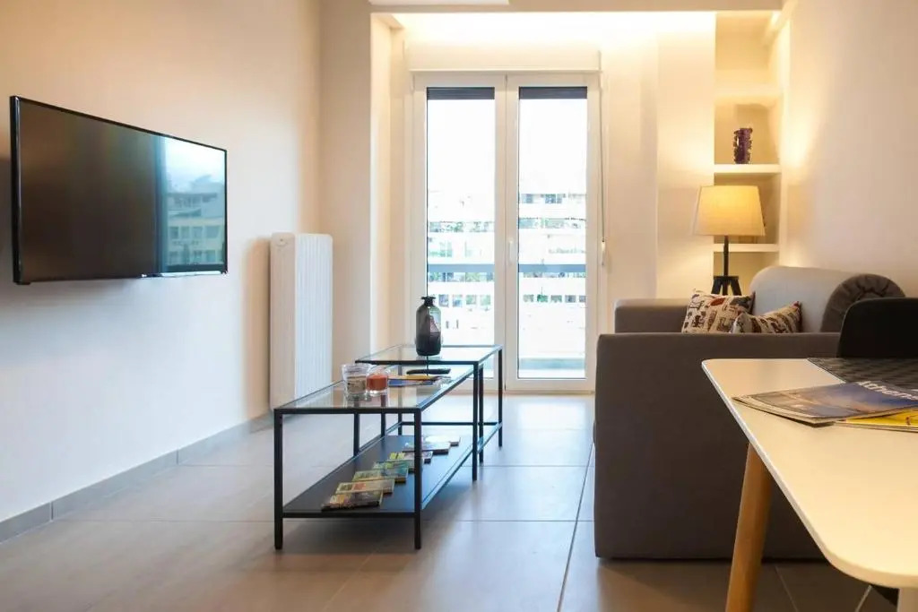 TONI'S Local choice apartment NEXT to Metro