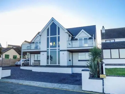 Glan Y Mor