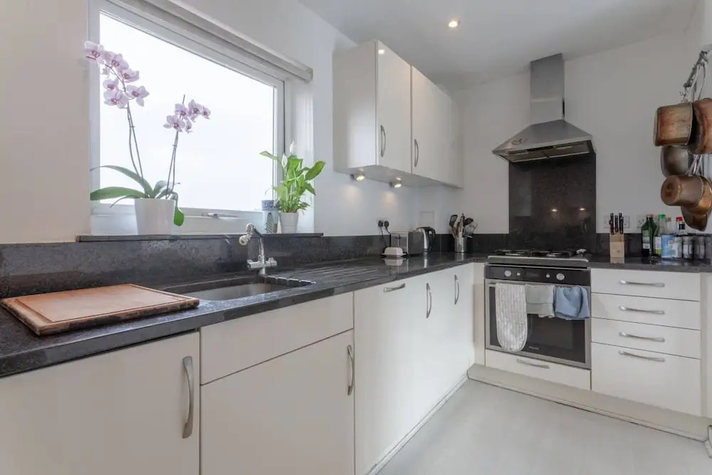 Modern and Bright 2 Bedroom Flat Near Burgess Park in Peckham