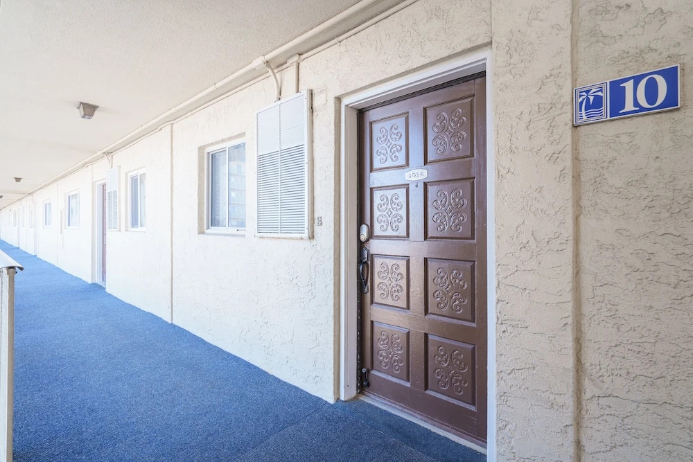 Sea La Vie Oceanfront Condo With Balcony