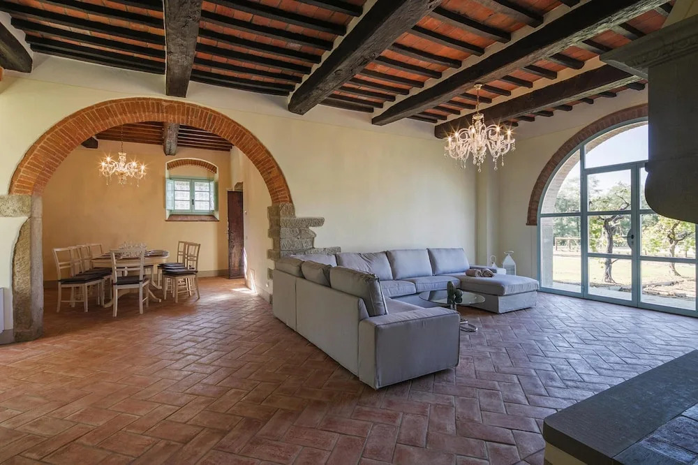 Beautiful Country House Villa Mezzavia With Private Pool in Costiglion Fiorentin