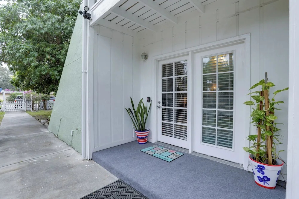 Seminole Townhome Easy Access to Beaches!