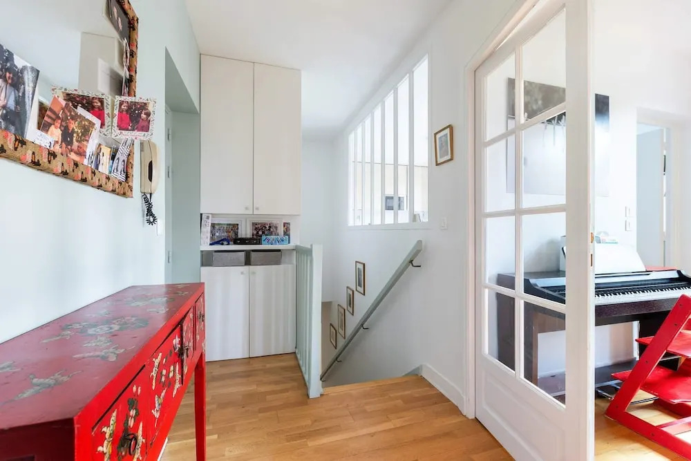 Warm and Homely Duplex Near Montmartre, Fits 5