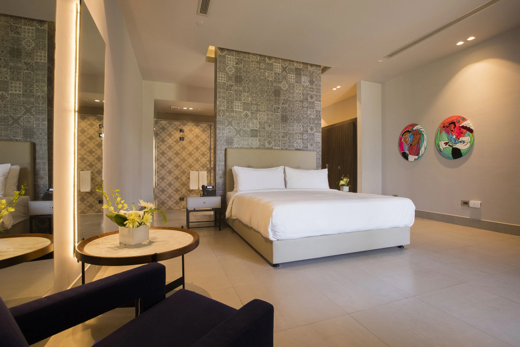 Dusit Thani LakeView Cairo