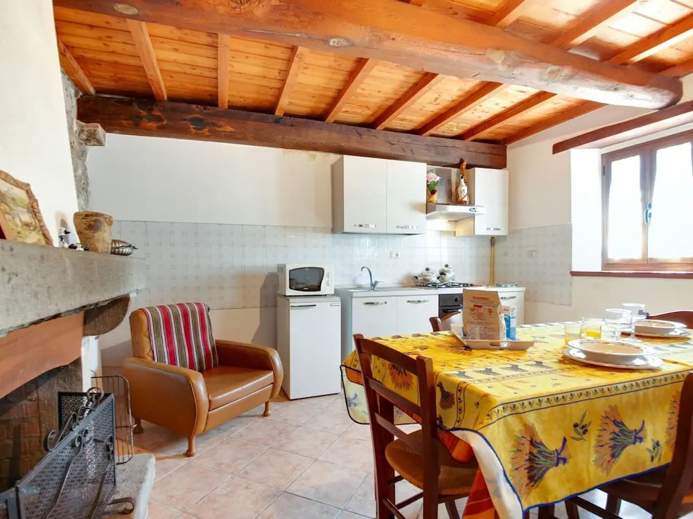 Farmhouse in Italy With Private Terrace