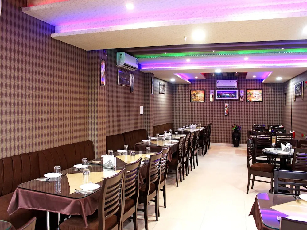 OYO 4471 Hotel Rajmahal