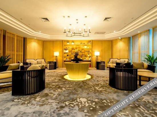 The Ruihe Hotel (Zhengzhou High-speed Railway Station)