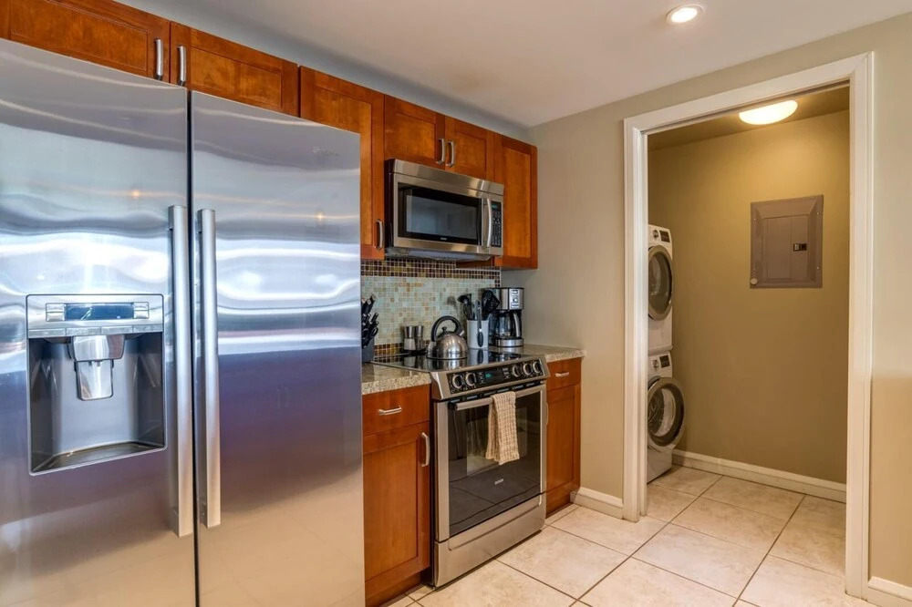 K B M Resorts- Hkk-309 Extra Large 2bdrm, Ocean Views, 3 King Beds, Just 75 Yards From the Ocean!