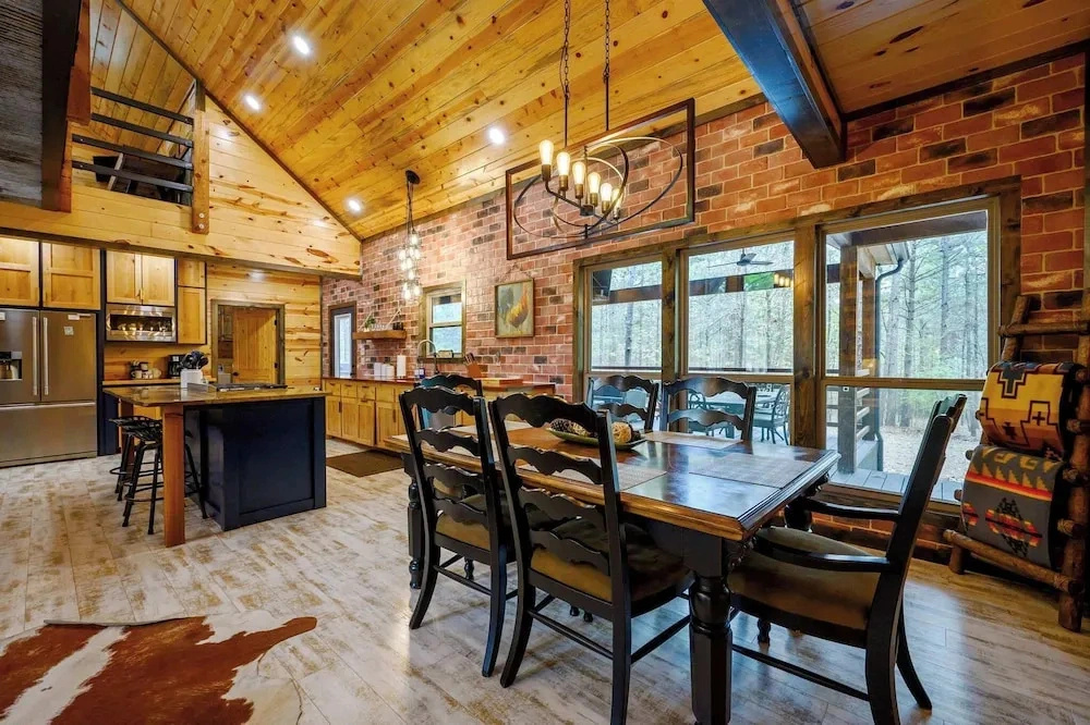 Drift Inn 3bdr w/ Hot Tub