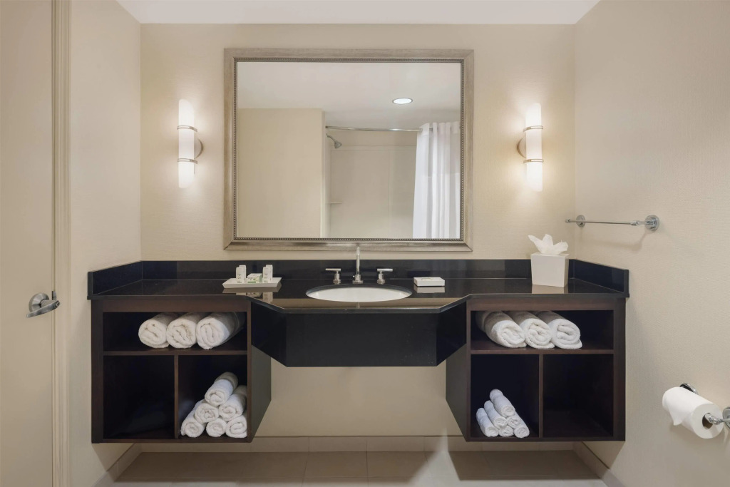 Ramada Plaza by Wyndham Orlando Resort & Suites Intl Drive - Newly Renovated
