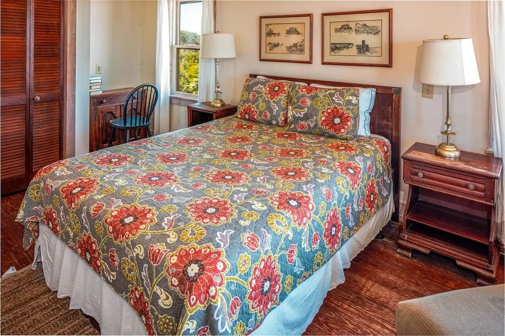 Hillcrest - 4 Br Home