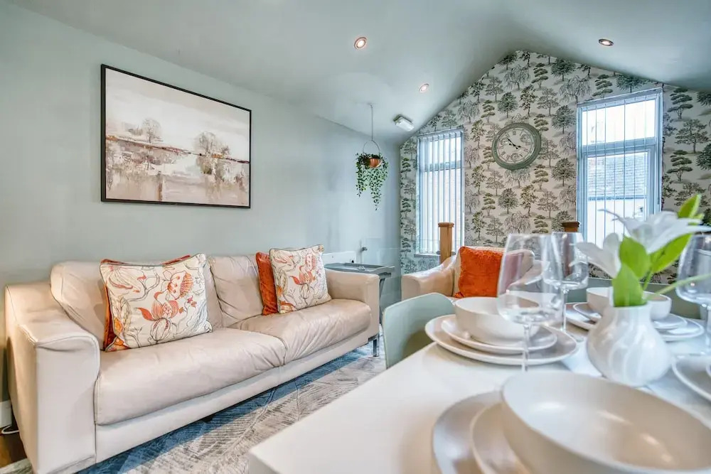 Stylish 2Bed 10 min to Centre Garden