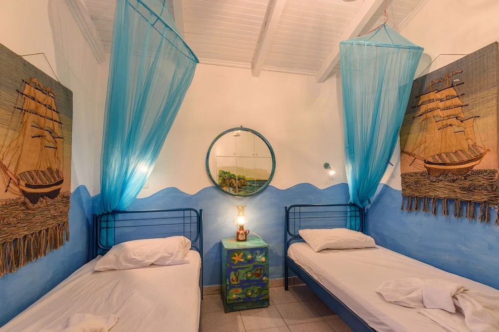 The Blue House Seaside Retreat - Fully equipped