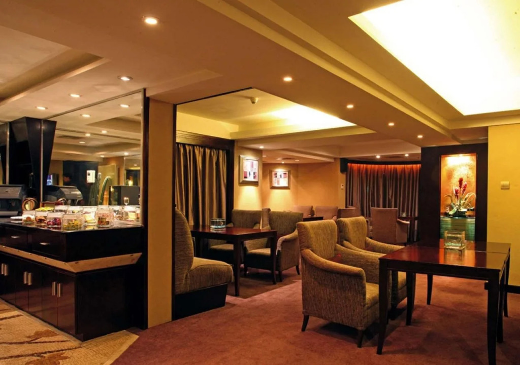 Royal Suites & Towers