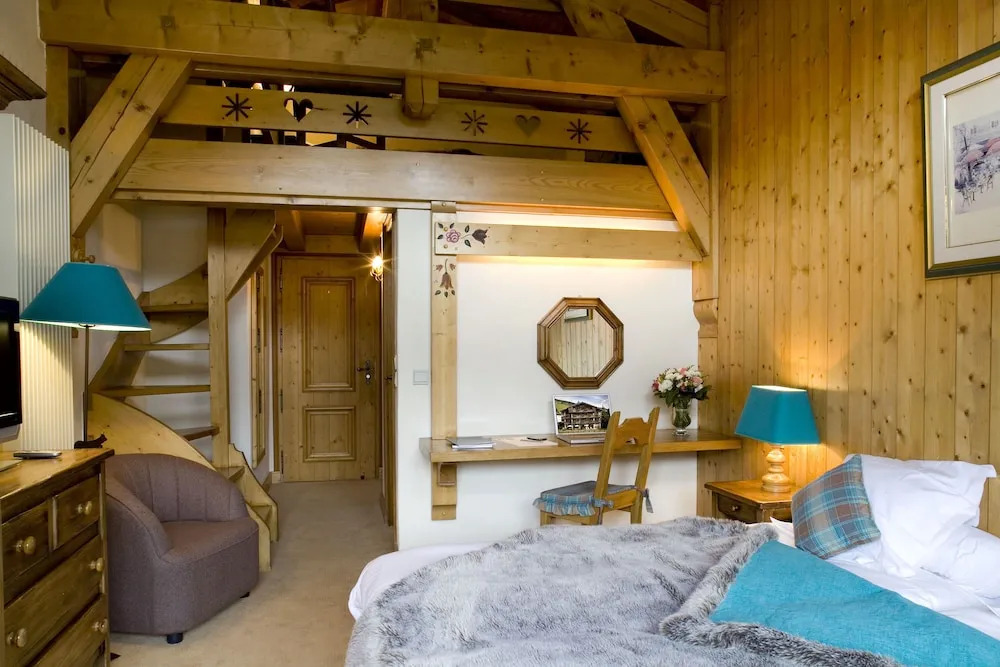 Hôtel La Grange dArly
